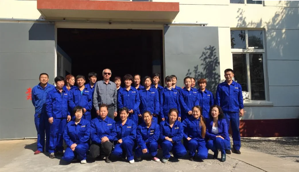 Medarbejdere ved Tangshan Burak Hotel Supplier fabrikken i Kina